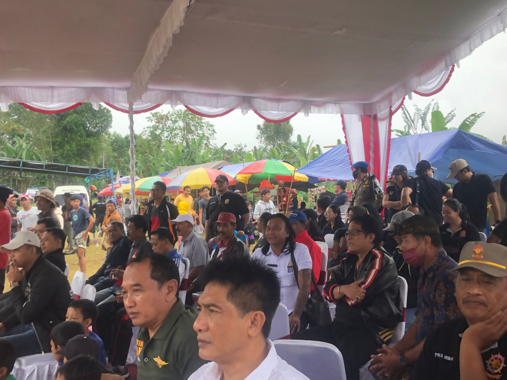 Perbekel Petang Menghadiri Undangan Acara Bima Nata Cup 2022, di Lapangan Umum Desa Pelaga